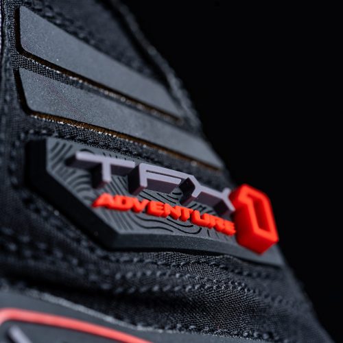 tfx1_adventure_black_focus_8