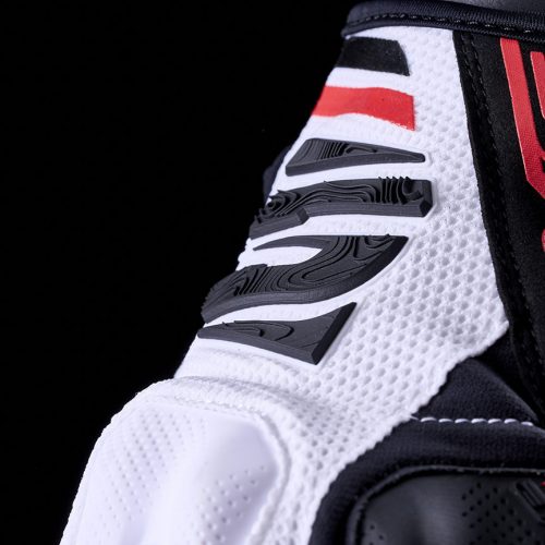 FIVE-GLOVES-MOTO-e2_white_black_red_focus_4