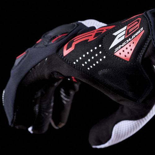 FIVE-GLOVES-MOTO-e2_white_black_red_focus_5