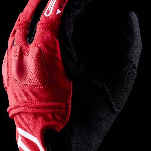 FIVE-MOTO-GLOVES-ewp_red_focus3