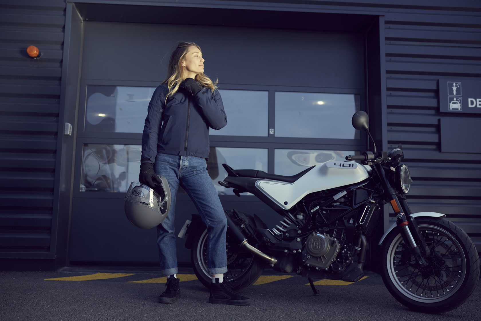 WFX DISTRICT WP WOMAN